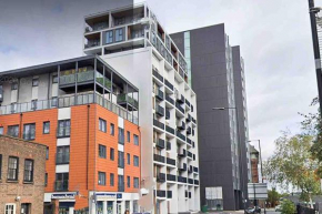 2 bedrooms flat @ London Sutton Station Zone 5